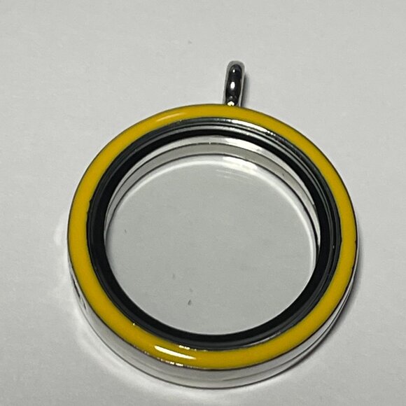 HELLO KITTY Memory Locket NEW!! (SEE NOTES) - Picture 4 of 7